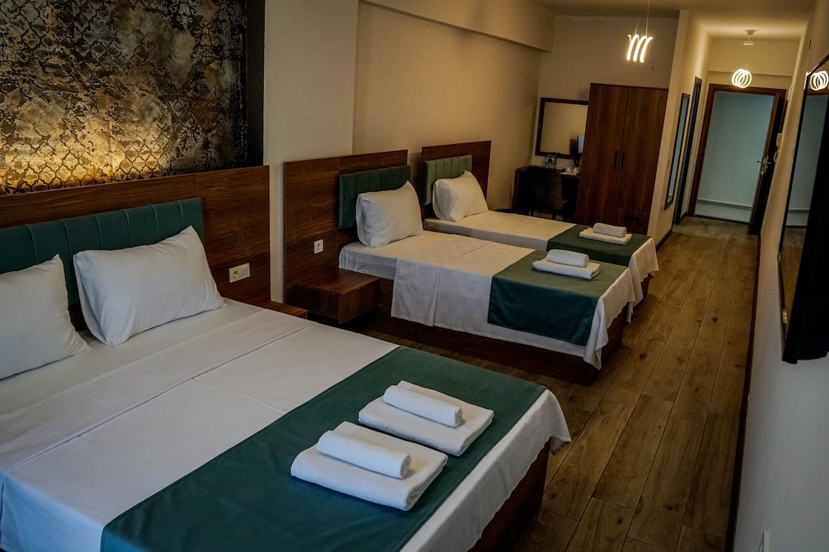 Habitación económica | 2 habitaciones, decoración personalizada y muebles diferentes