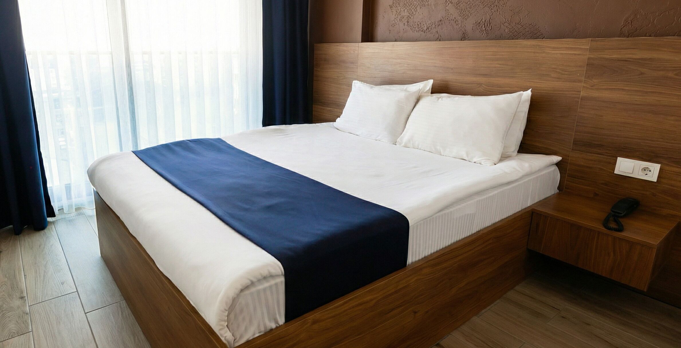 Habitación empresarial | Minibar, escritorio, espacio para trabajar con laptop y insonorización 