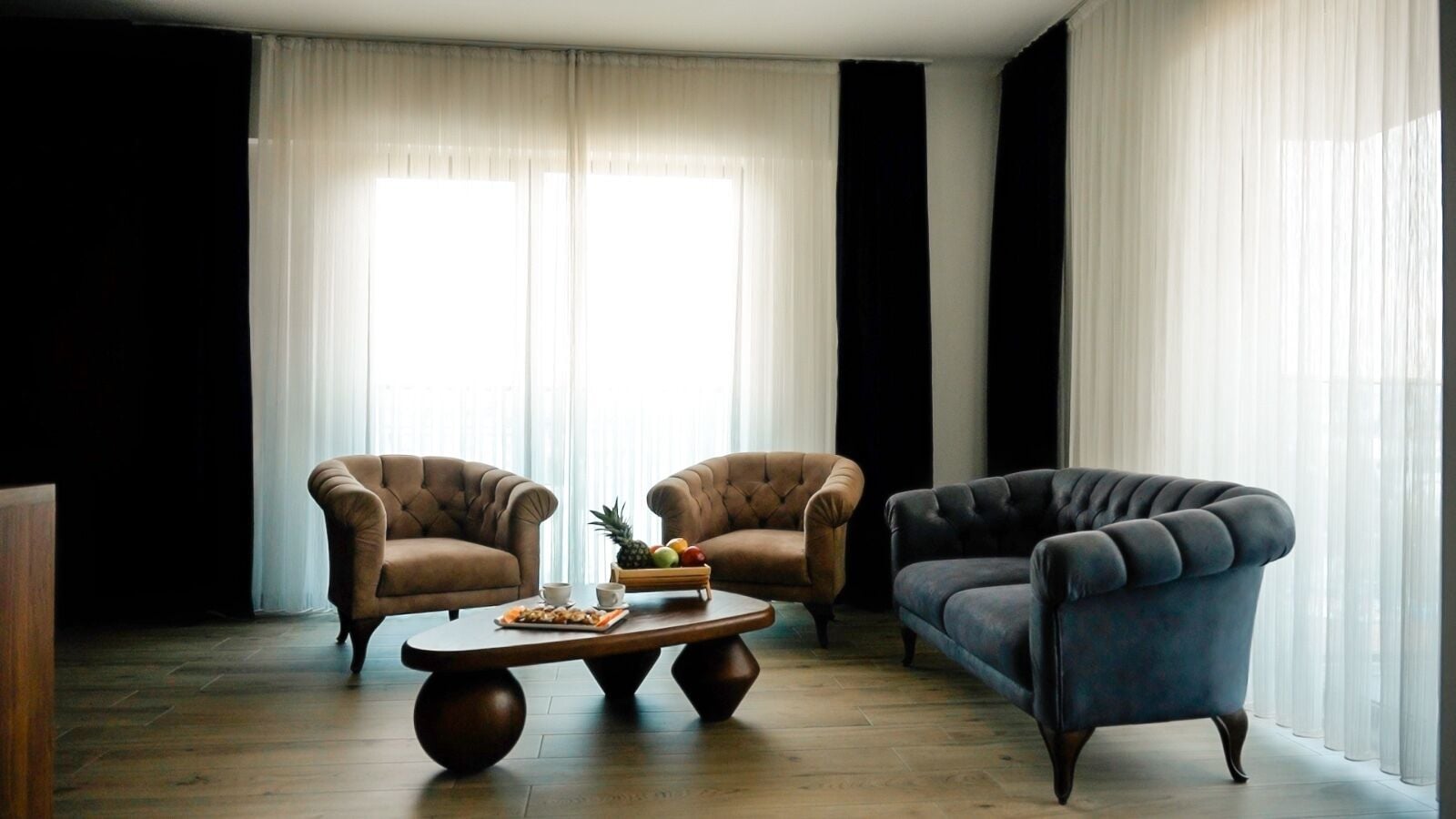 Grand Suite | Minibar, desk, laptop workspace, soundproofing