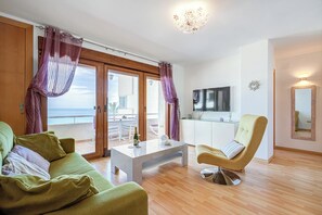 TV - Beautiful and cheerful apartment  with communal pool in Altea, Costa Blanca, Spain for 3 persons (Altea)