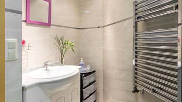 Shower, towels