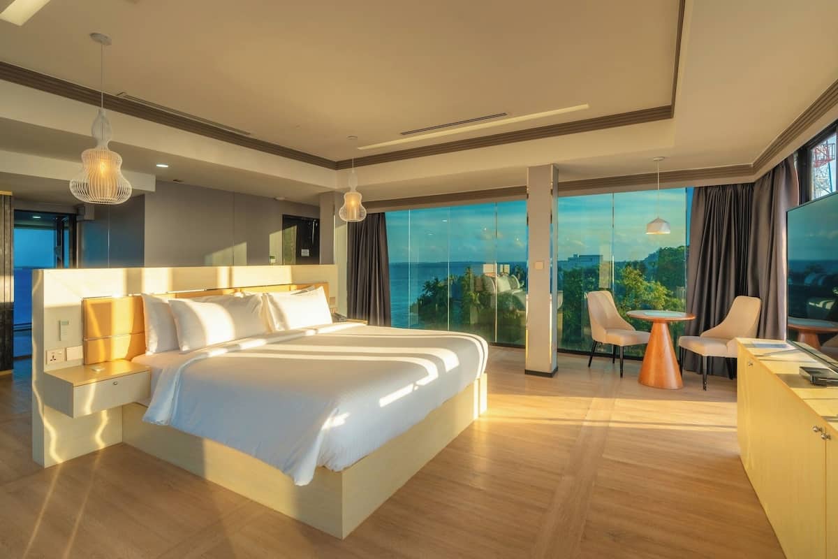 Pent House with Terrace & 360 Degree view of Ocean | Living area