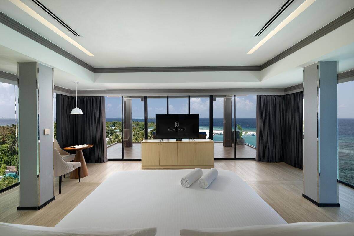 Penthouse | Lakens van Egyptisch katoen, luxe beddengoed, donsdekens, een bureau
