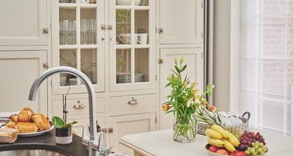 Coastal Manor Retreat - Luxury Cottages