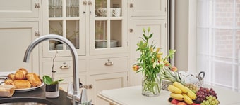 Coastal Manor Retreat - Luxury Cottages