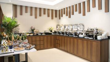 Daily buffet breakfast (SAR 30 per person)