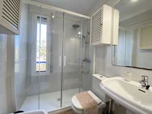 Baignoire, serviettes fournies