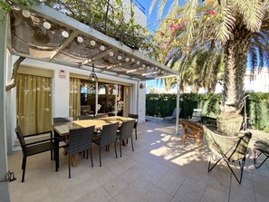 Outdoor dining - PB 01 - Beachfront holiday home in Vera Playa (Vera playa)