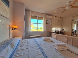 3 bedrooms, iron/ironing board, free WiFi, bed sheets - PB 02- Beachfront holiday home (Vera playa)