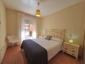 2 bedrooms, iron/ironing board, free WiFi, bed sheets