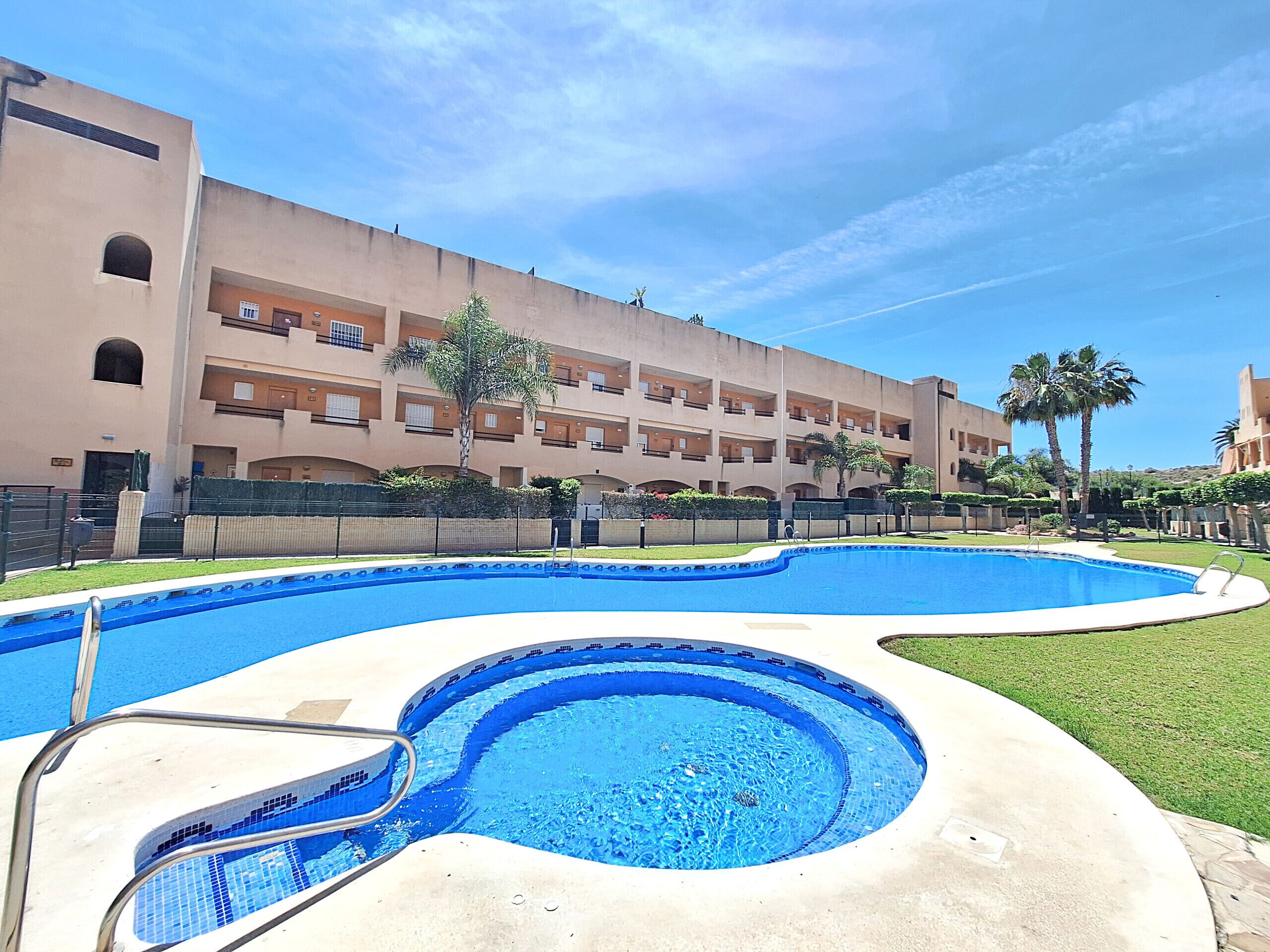 حمام سباحة