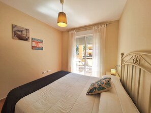 2 makuuhuonetta, silitysrauta/-lauta, ilmainen Wi-Fi, vuodevaatteet