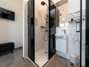 Villa (Three Bedroom villa with Swimming Poo) | Bathroom | Towels - Villa Nero (Vir)