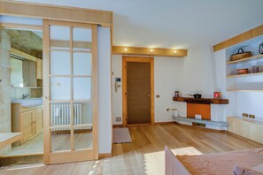 Monolocale familiare, vista montagna (Monterosa Cozy Apartment 200m From) | 1 camera, Wi-Fi gratuito, lenzuola