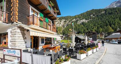 Monterosa Cozy Apartment 200m From Ski