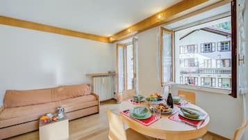 Family Studio, Mountain View (Monterosa Cozy Apartment 200m From) | Dining