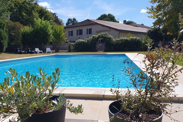 Piscine 12 x6 chaufée, clôturée et salée