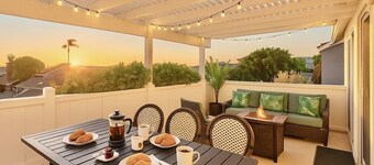 Luxury Beach House 99 Steps from Sand, Pet-friendly