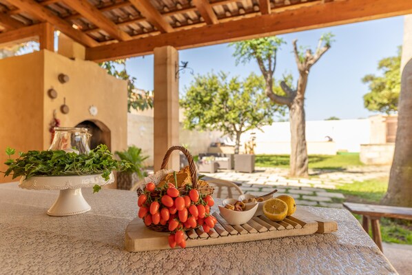 Outdoor dining - Villetta Family - Marina Di Manc... (Marina di mancaversa)