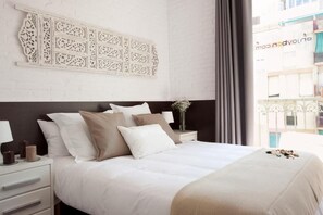 4 bedrooms, in-room safe, desk, iron/ironing board - Barcelona Sky Building! The perfect start point to discover Barcelona!  (Barcelona)