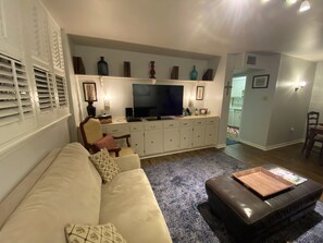 Smart-TV, DVD-Player, Stereoanlage