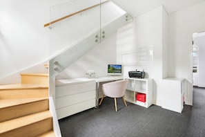 Interior - Classic 3BR terrace over 3 levels, great location w/ parking, pets allowed (Paddington)