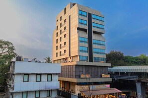 Front of property - evening/night - HOTEL OLTEN (Mumbai)