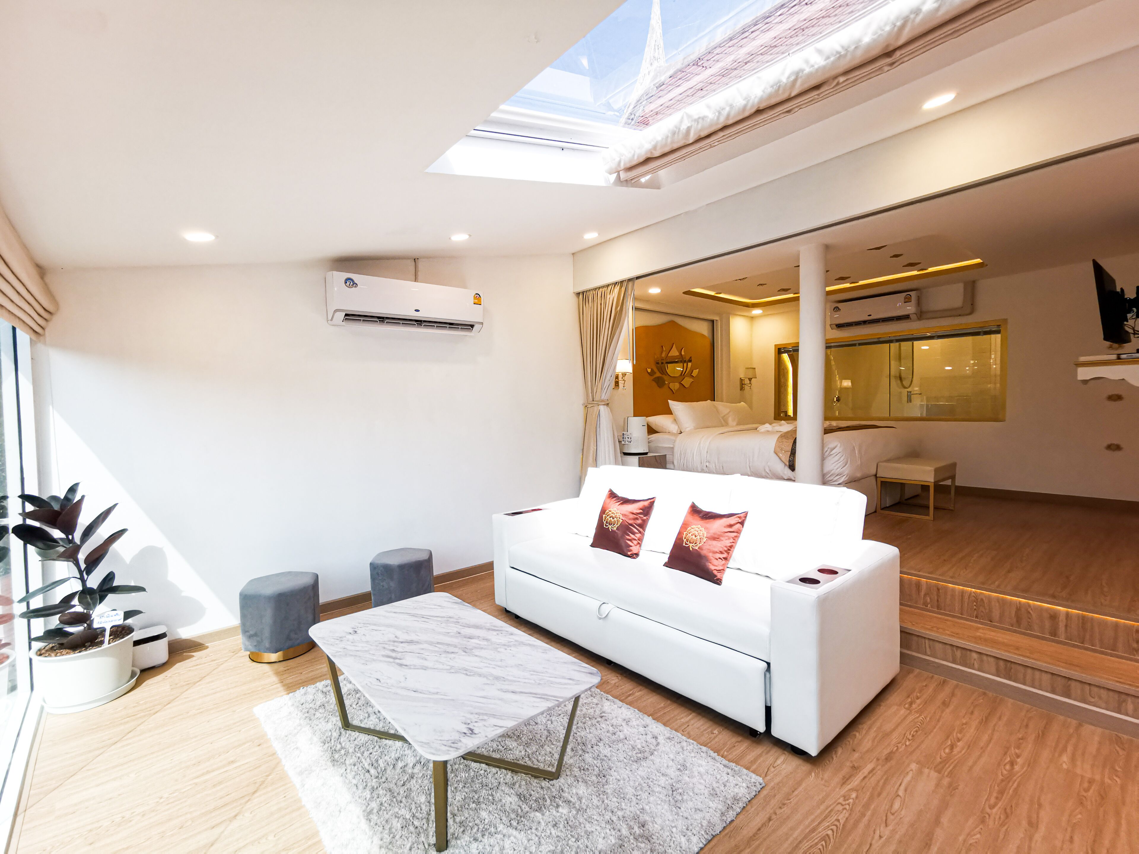 Lotus Junior suite | Premium bedding, free minibar items, in-room safe, desk