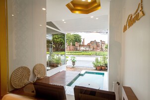 Ropa de cama de alta calidad y artículos del minibar gratis 