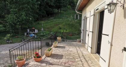 Jolie Villa Dans LA Verdure ET LE Calme