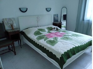 4 bedrooms, desk, iron/ironing board, travel crib - Jolie Villa Dans LA Verdure ET LE Calme (Hautefage-la-Tour)