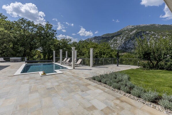 Piscine extérieure, piscine chauffée