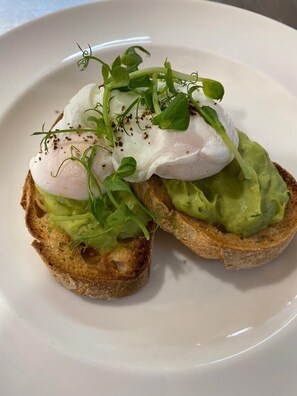 Free daily full breakfast - The Kingsway Hotel (Cleethorpes)