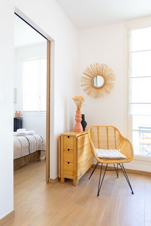 Apartment | Living area | Flat-screen TV - Catalans Sur Mer by MaisonMars (Marseille)