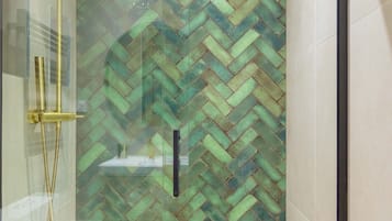 Apartment | Bathroom | Shower, towels
