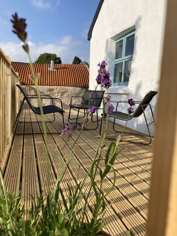 Terrace/patio - Lovely 2 bedroom cottage at base of Comeragh Mountains (Dungarvan)