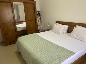 1 chambre, fer et planche à repasser, accès au Wi-Fi (inclus)