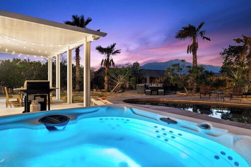 5BR Retreat w/ Heated Pool, Hot Tub & Pool Table