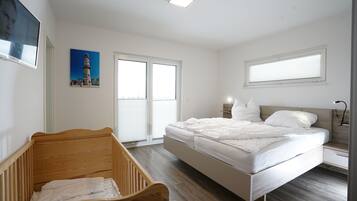 7 Schlafzimmer, Schreibtisch, Reisekinderbett, kostenloses WLAN