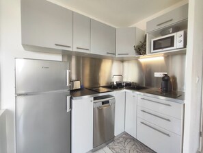 Unclassified image, 4 of 11, button - Cozy Air-Conditioned Apartment for 2 with Terrace, Near Beach, Fully Equipped Kitchen (Cap d'Agde naturisme)