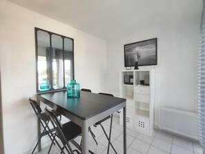 Unclassified image, 3 of 11, button - Cozy Air-Conditioned Apartment for 2 with Terrace, Near Beach, Fully Equipped Kitchen (Cap d'Agde naturisme)
