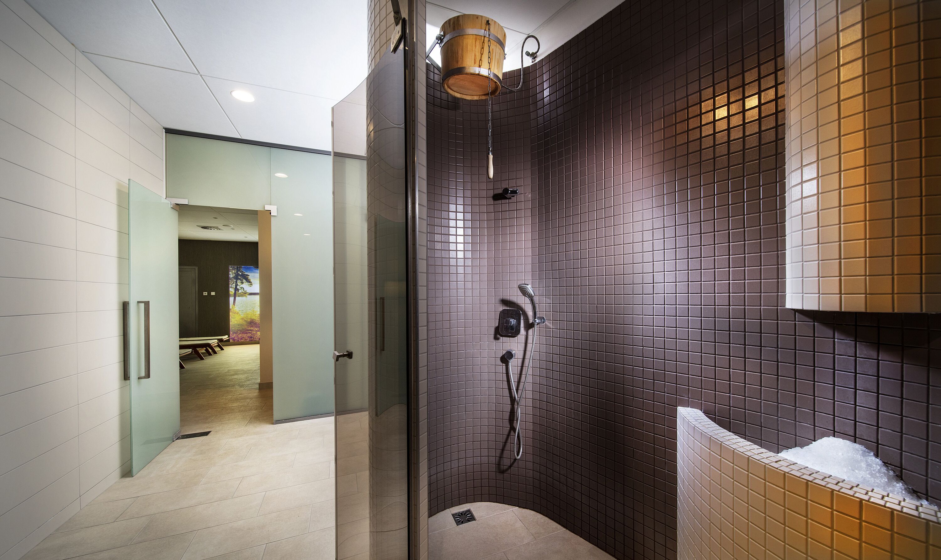 Lichaamsbehandelingen, hydrotherapie, aromatherapie, hotstone-massages