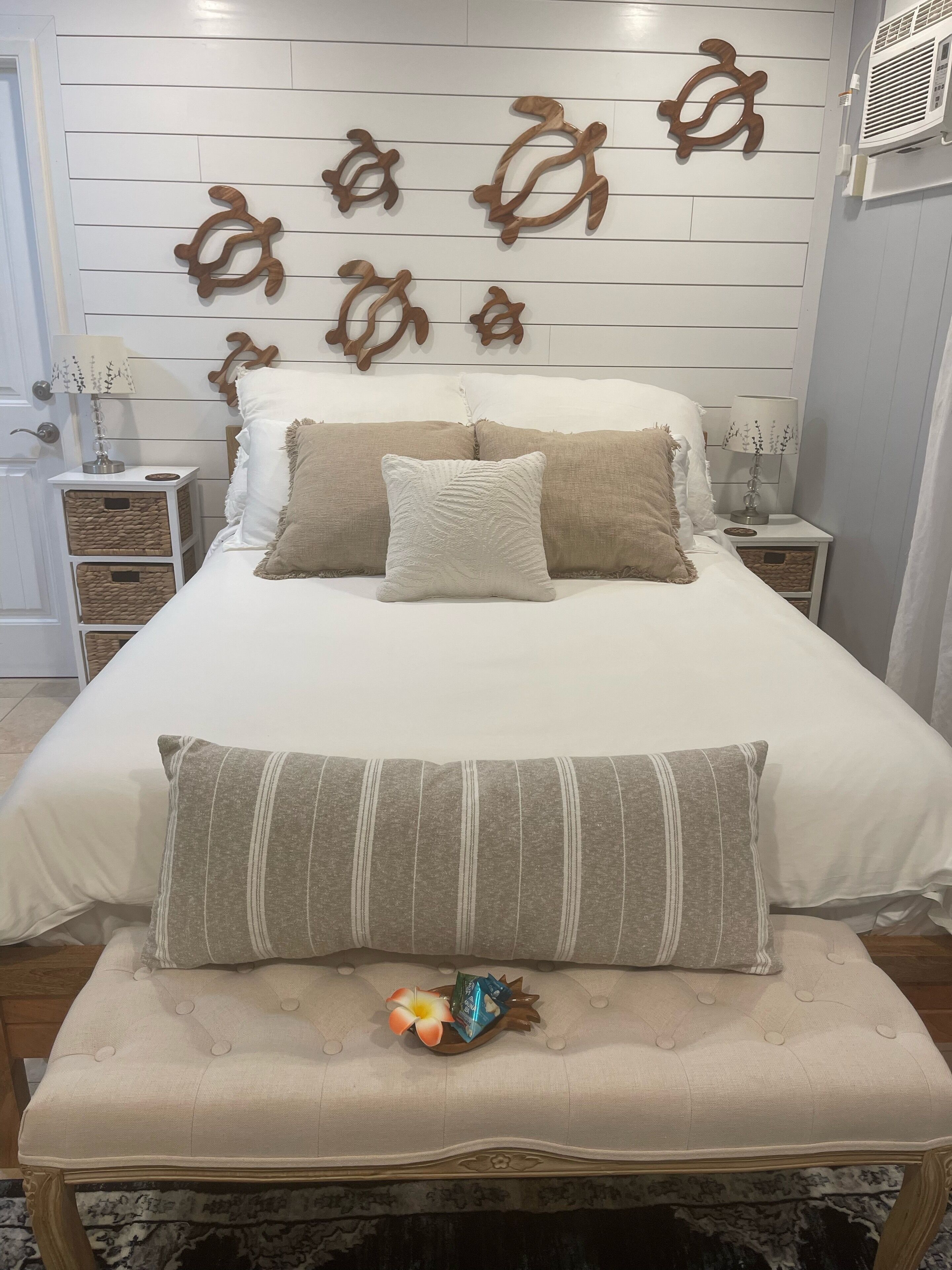 1 makuuhuone, työpöytä, silitysrauta/-lauta, vauvan matkasänky