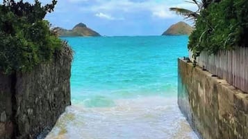 Beach nearby, sun loungers, beach towels