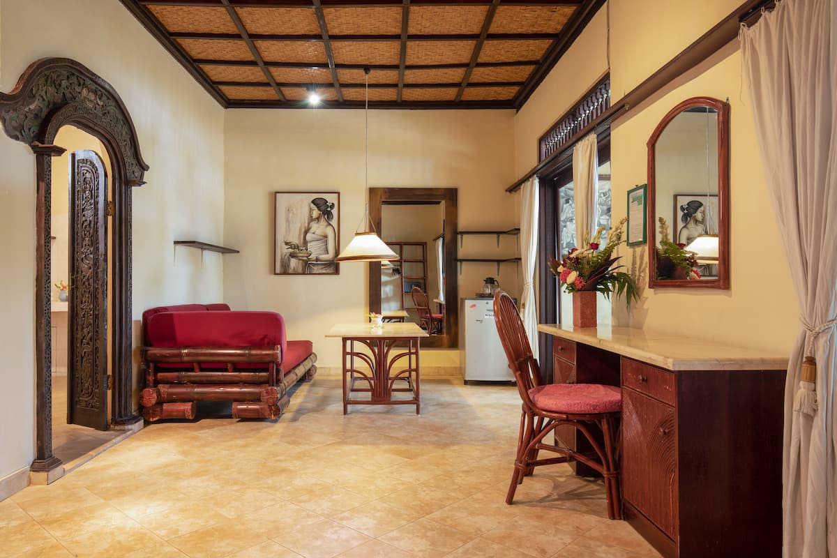 Deluxe Room | Living area