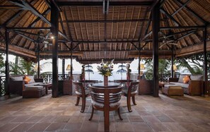 Lobby sitting area - Alam Anda Ocean Front Resort & Spa (Tejakula)