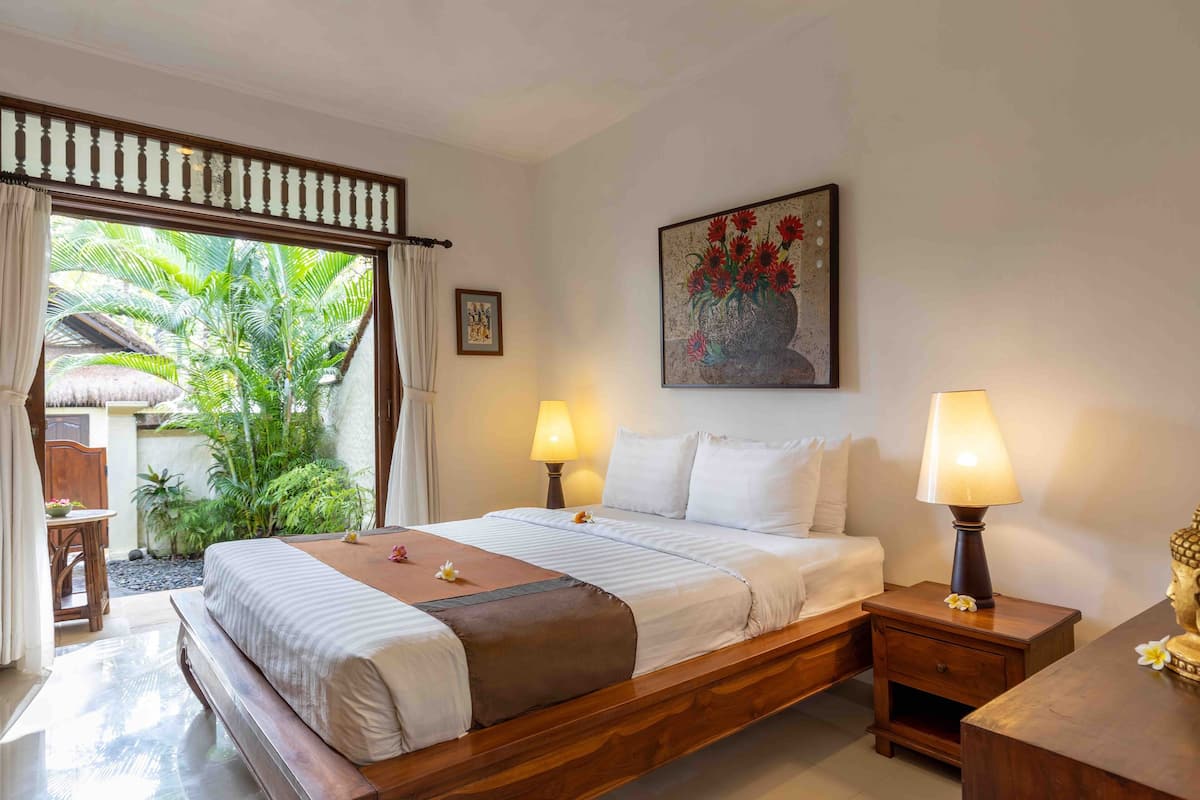 Economy Double Room | Premium bedding, minibar, in-room safe, blackout drapes