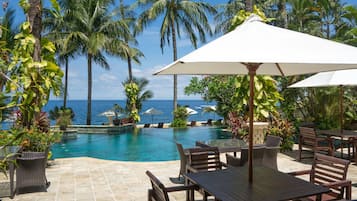 Outdoor pool, pool umbrellas, sun loungers