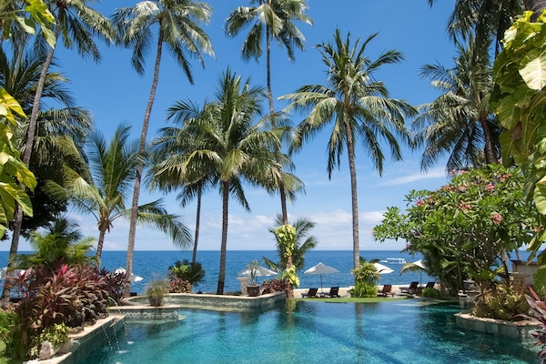Outdoor pool, pool umbrellas, sun loungers
