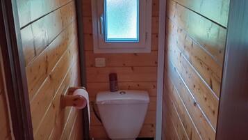 吹风机、肥皂、卫生纸